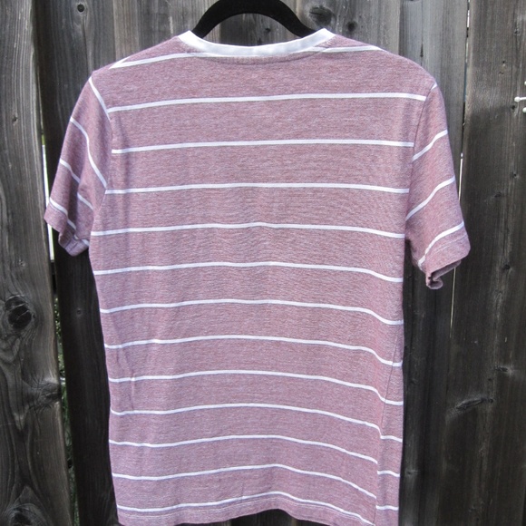 🔥4/$25🔥mens size small striped V neck T - Picture 2 of 3